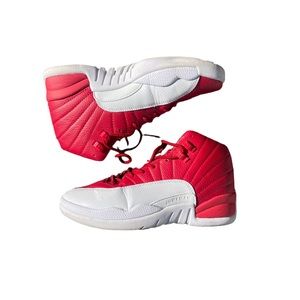 Jordan 12 Gym Red
Size 8
Has been worn but in great condition!